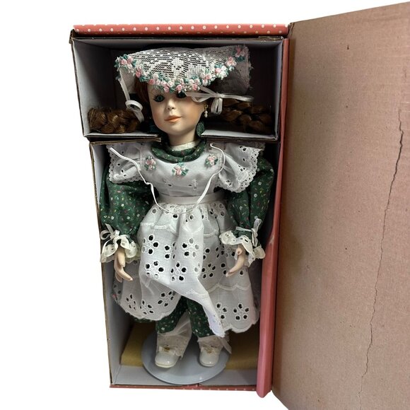 Paradise Galleries Treasury Collection Irish Doll Premier Edition - Picture 8 of 12